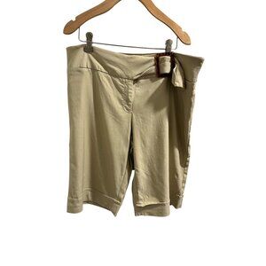 🍒 2/$20 🍒Womens Beige Bermuda Shorts With Tortoise Shell Buckle & Belt Size 12